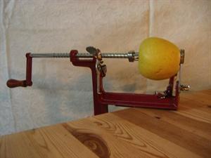 Æbleskræller med skrue til fastgørelse i bordkant