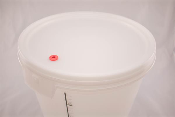 Massegæringsspand 32 liter – fødevaregodkendt spand i kraftig plast med tætsluttende låg og hul til gærrør