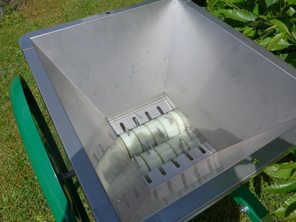 Frugtmølle, manuel, rød – 20 L, rustfri tragt