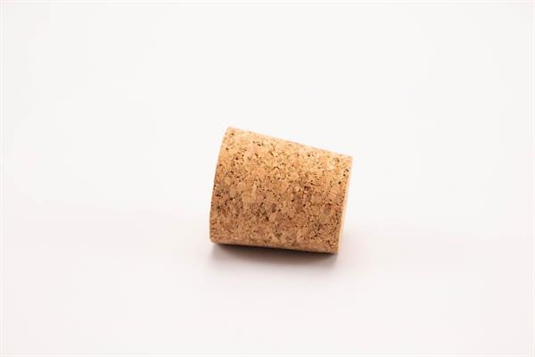 Kartiomainen korkkitulppa mm. vanhoihin maitopulloihin. Vaihtoehto 2: Pohja: halk. 25 mm, Yläosa: halk. 30 mm, pituus 33 mm, 5 kpl