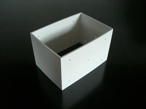 Osteform med huller – plastform til ostefremstilling, 14 × 9,5 × 9,5 cm