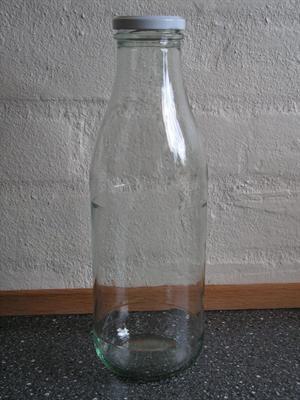 Mehu- / puristemehupullo lasia kierrekannella, 1 litra