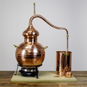 Destillationsapparat med el-kogeplade.  Kapacitet 7,5 liter.